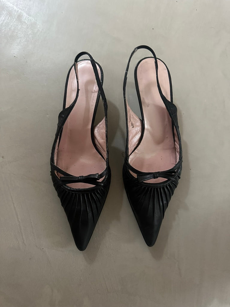 Black kitten heels with details
