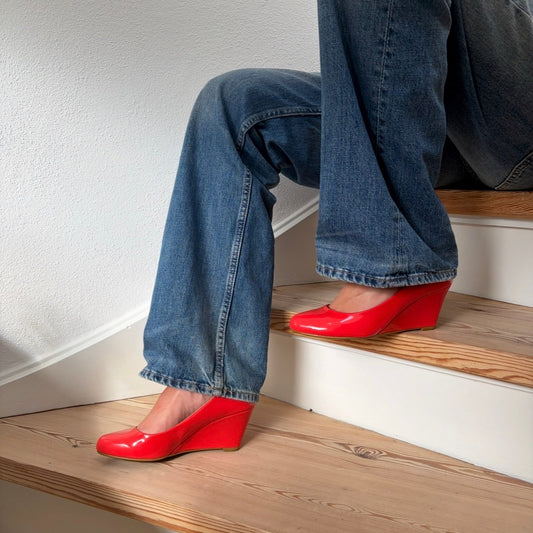 Red wedges