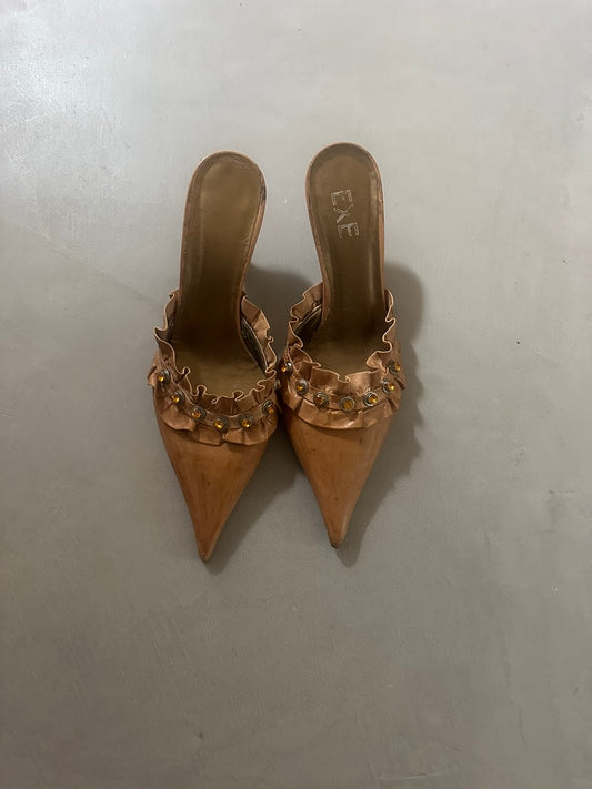 Brown kitten heels with stone details