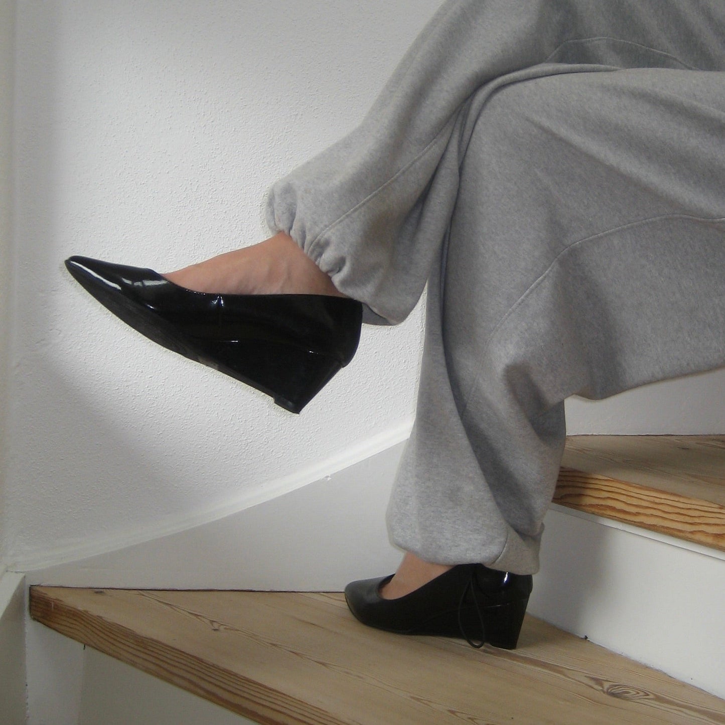 Black wedges