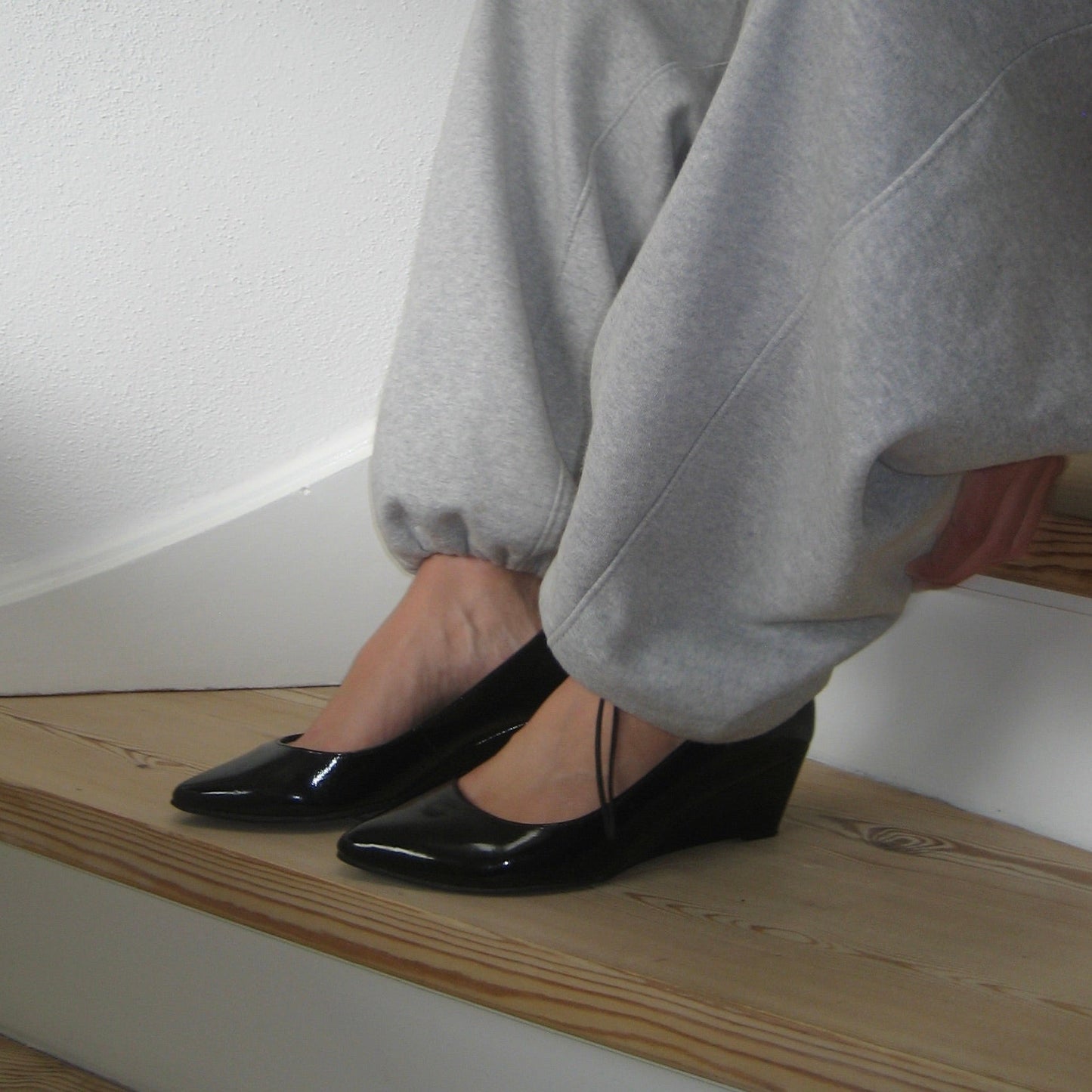 Black wedges