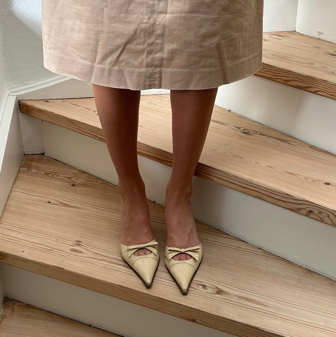 Bow kitten heel