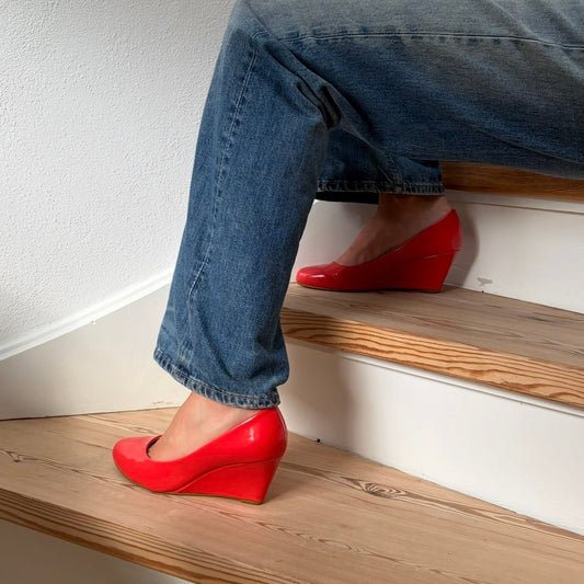 Red wedges